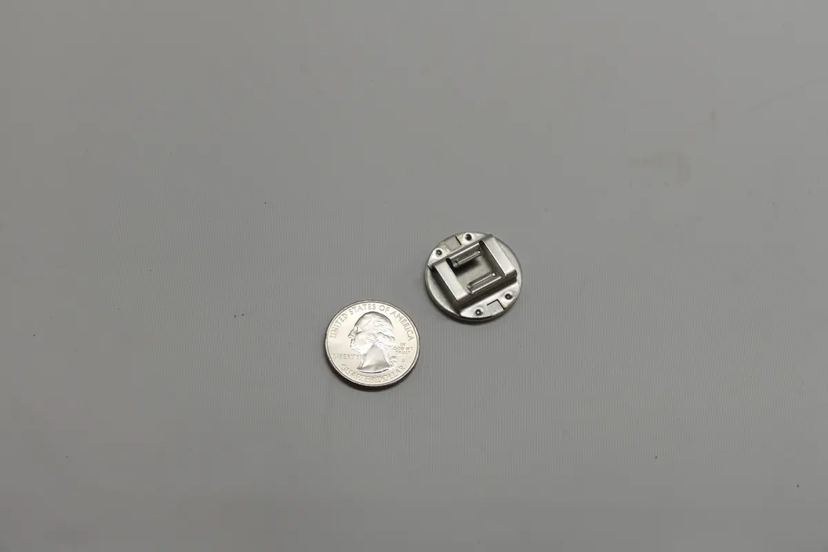 477 845 043 - Adhesive Plate 1