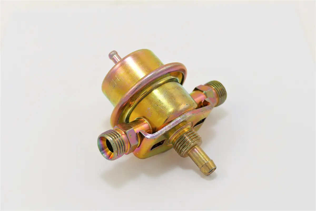 928 110 198 02 - Fuel Pressure Regulator 87 - Porsche 1