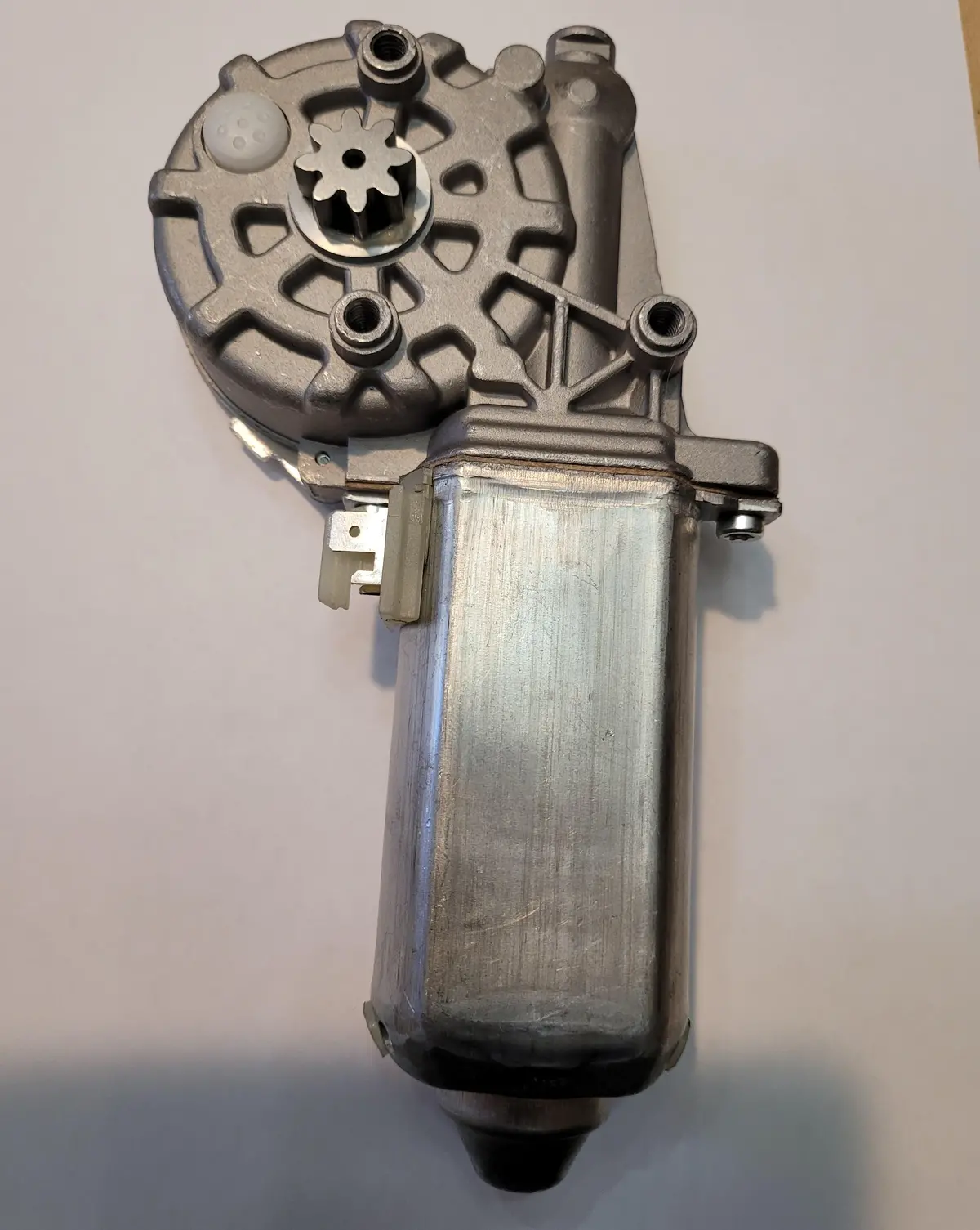 928 624 014 04 - Window Motor 8 Teeth 78 To 83 Right - Aftermarket 1
