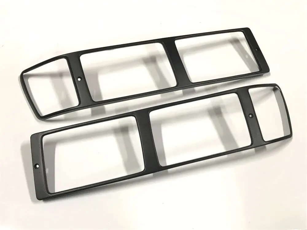 928 505 117 04 & 928 505 118 04 - Pair Of Front Bumper Light Frames Row 78 To 86. 1