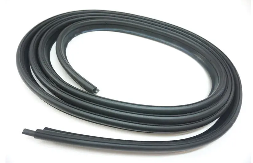 928 512 129 05 - Rear Hatch Seal - 78 To 86 - Aftermarket 1