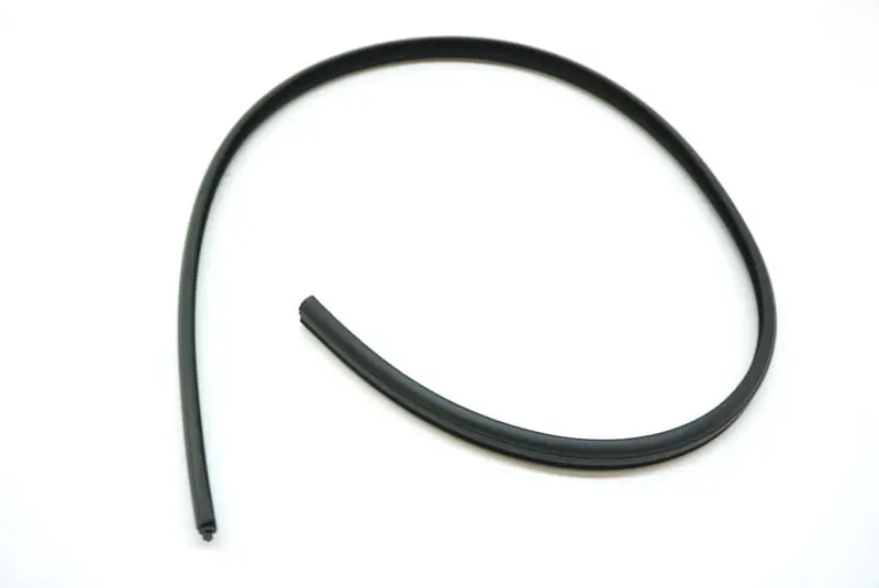 928 564 261 03 - Rear (Small) Sunroof Seal 77 To 95 - Aftermarket 1