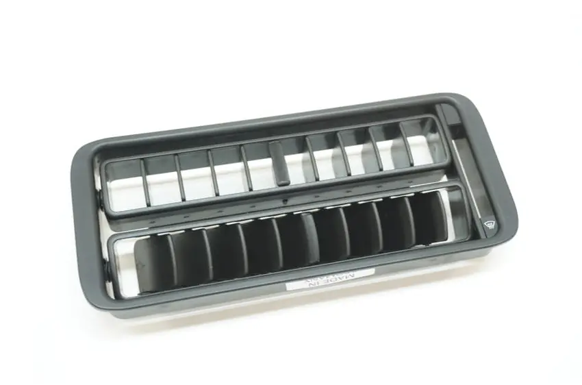 928 574 040 03 - Center Vent - Leatherette - 83 To 95 - Back Order 1