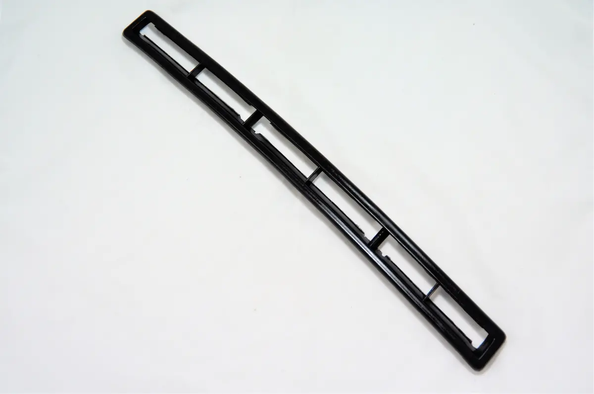928 552 310 50 70B Am - Dashboard Vent Frame - Right - Aftermarket 1