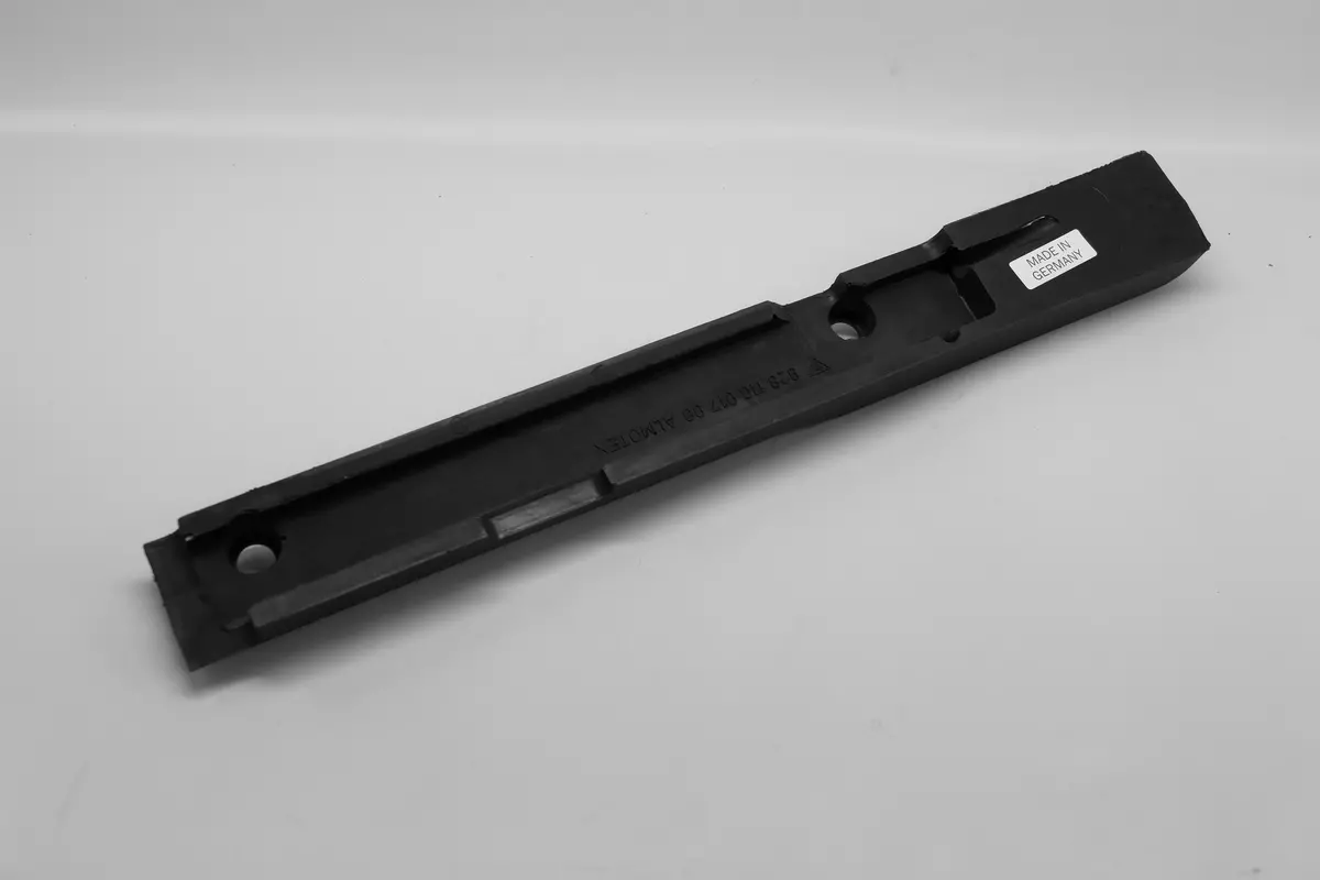 928 110 017 00 - Fuel Injection Rail Cover - Left - Not Currently Available 2