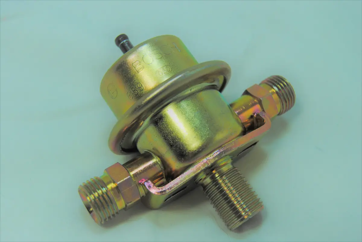 928 110 198 25 - Fuel Pressure Regulator - 87.5 To 95 - Porsche 1
