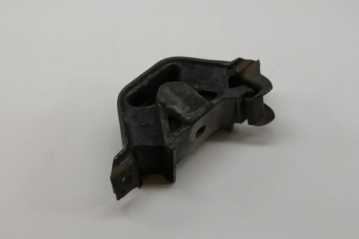 928 375 043 04 - Engine Mount 77 To 82 2