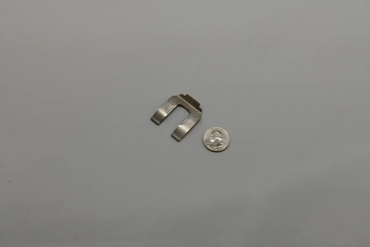 928 423 183 01 - Clutch Hose Clip 1