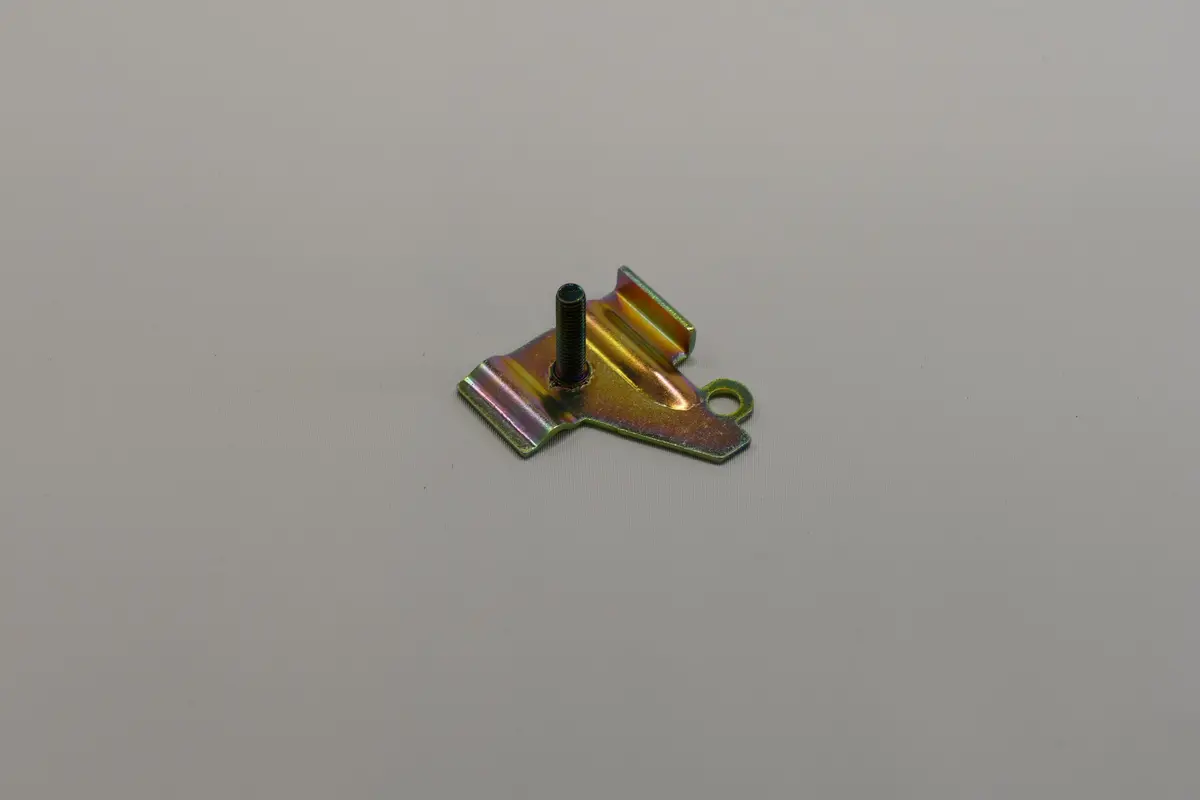 928 602 042 00 - Bracket - Plug Wire To Cam Cover Right 1