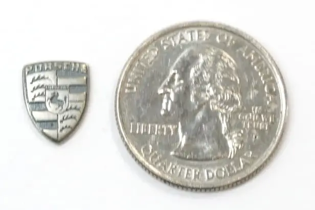 944 538 443 00 - Key Head Crest - Silver 1