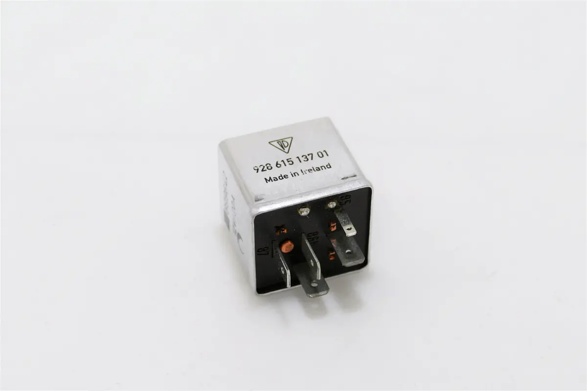928 615 137 01U - Fog Light Relay - 83 To 85 - Used 1