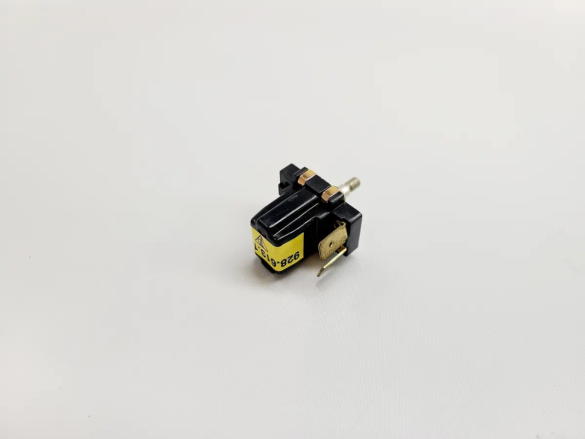 928 613 114 00 - Pull Switch For Rear Hatch - 84 To 95 Left & 84 To 91 Right 1
