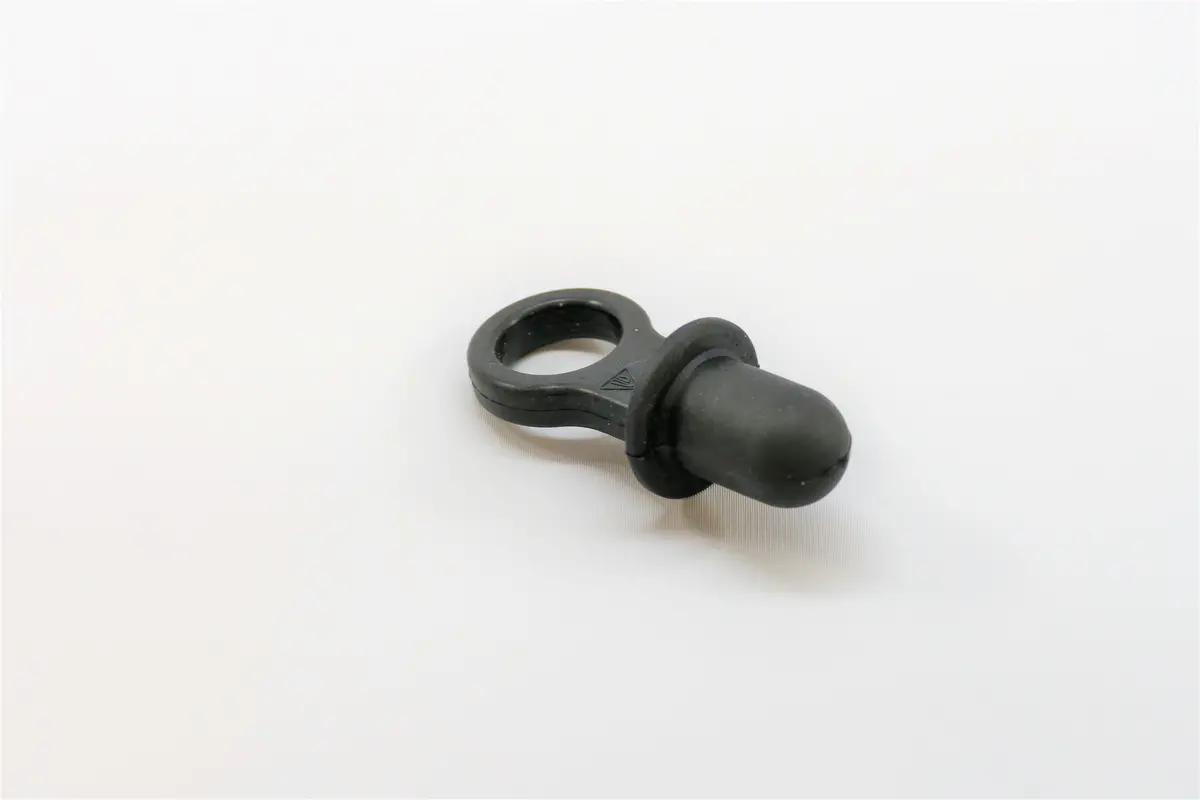 928 722 107 01 - Tow Eye Plug 1