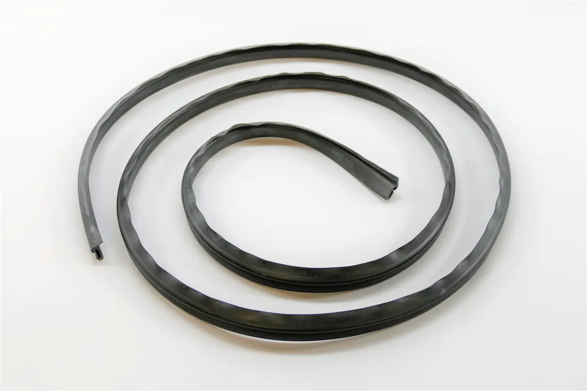928 559 251 02 - Winshield Valence Gasket - 1600Mm 1